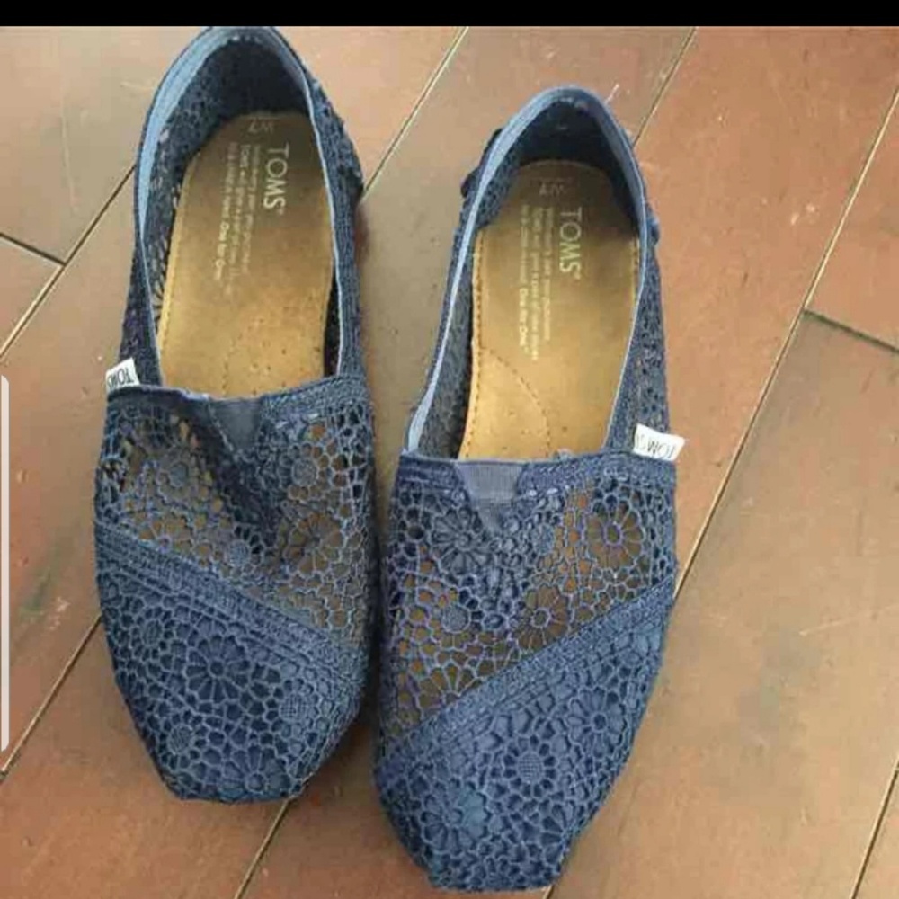 Woman toms